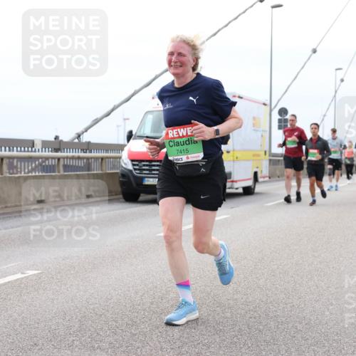 03.10.2025 - Köhlbrandbrückenlauf Lena Gebhardt http://msf.ph/oto/9203254 03.10.2025 15:52:18 Position 2 7415 meine-sportfotos.de