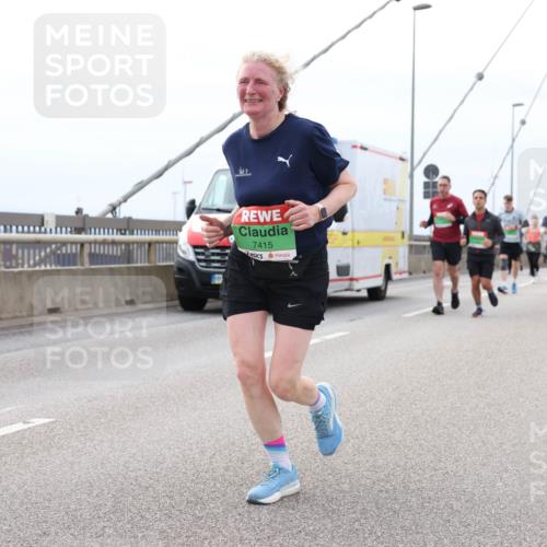 03.10.2025 - Köhlbrandbrückenlauf Lena Gebhardt http://msf.ph/oto/9203255 03.10.2025 15:52:18 Position 2 7415 meine-sportfotos.de