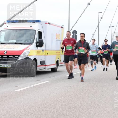 03.10.2025 - Köhlbrandbrückenlauf Lena Gebhardt http://msf.ph/oto/9203257 03.10.2025 15:52:19 Position 2 42, 85, 1, 4249, 7728, 7119 meine-sportfotos.de
