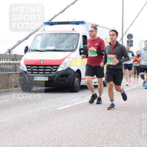03.10.2025 - Köhlbrandbrückenlauf Lena Gebhardt http://msf.ph/oto/9203259 03.10.2025 15:52:20 Position 2 42, 85, 4, 4249, 7704, 772, 7119 meine-sportfotos.de