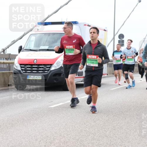 03.10.2025 - Köhlbrandbrückenlauf Lena Gebhardt http://msf.ph/oto/9203261 03.10.2025 15:52:20 Position 2 42, 85, 7704, 7728, 4249, 7119 meine-sportfotos.de