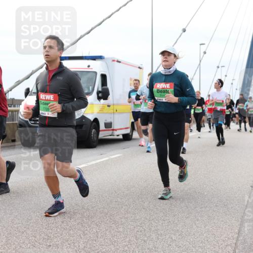 03.10.2025 - Köhlbrandbrückenlauf Lena Gebhardt http://msf.ph/oto/9203265 03.10.2025 15:52:21 Position 2 7704, 7728, 711 meine-sportfotos.de