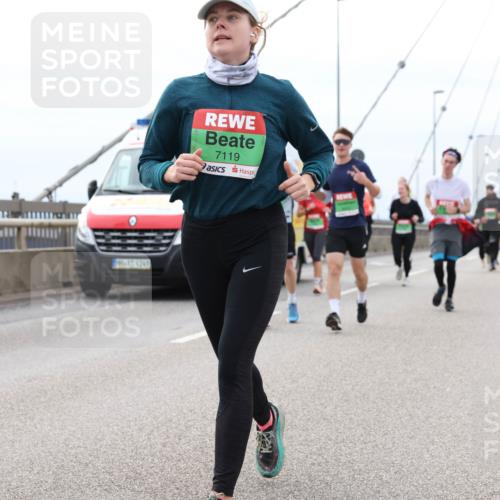 03.10.2025 - Köhlbrandbrückenlauf Lena Gebhardt http://msf.ph/oto/9203267 03.10.2025 15:52:22 Position 2 7119 meine-sportfotos.de