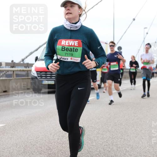 03.10.2025 - Köhlbrandbrückenlauf Lena Gebhardt http://msf.ph/oto/9203269 03.10.2025 15:52:23 Position 2 7119 meine-sportfotos.de