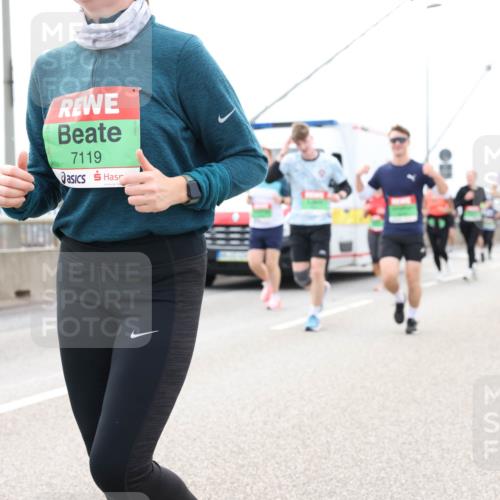 03.10.2025 - Köhlbrandbrückenlauf Lena Gebhardt http://msf.ph/oto/9203271 03.10.2025 15:52:23 Position 2 7119 meine-sportfotos.de