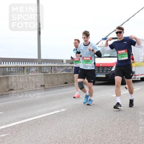 03.10.2025 - Köhlbrandbrückenlauf Lena Gebhardt http://msf.ph/oto/9203274 03.10.2025 15:52:24 Position 2 7907, 42, 854, 9653, 4249 meine-sportfotos.de