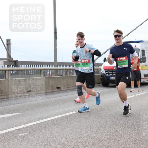 03.10.2025 - Köhlbrandbrückenlauf Lena Gebhardt http://msf.ph/oto/9203275 03.10.2025 15:52:24 Position 2 7907, 9653 meine-sportfotos.de