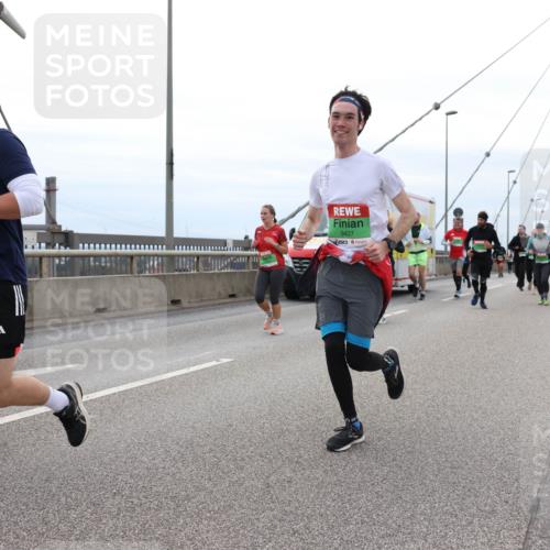 03.10.2025 - Köhlbrandbrückenlauf Lena Gebhardt http://msf.ph/oto/9203281 03.10.2025 15:52:25 Position 2 7907, 653, 9427 meine-sportfotos.de