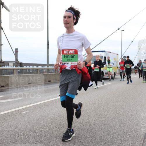 03.10.2025 - Köhlbrandbrückenlauf Lena Gebhardt http://msf.ph/oto/9203283 03.10.2025 15:52:26 Position 2 9427 meine-sportfotos.de