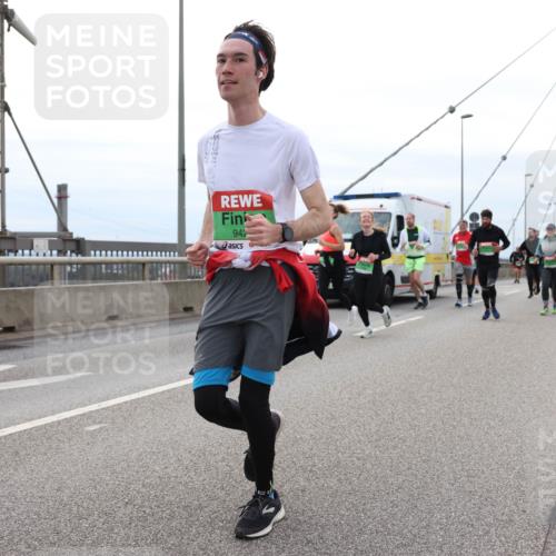 03.10.2025 - Köhlbrandbrückenlauf Lena Gebhardt http://msf.ph/oto/9203284 03.10.2025 15:52:26 Position 2 94 meine-sportfotos.de