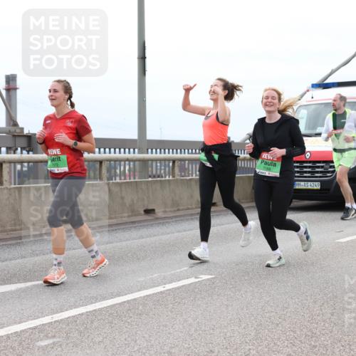 03.10.2025 - Köhlbrandbrückenlauf Lena Gebhardt http://msf.ph/oto/9203287 03.10.2025 15:52:27 Position 2 7572, 7188, 4249 meine-sportfotos.de
