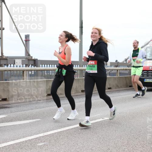 03.10.2025 - Köhlbrandbrückenlauf Lena Gebhardt http://msf.ph/oto/9203289 03.10.2025 15:52:27 Position 2 7572, 7188, 4249, 7777 meine-sportfotos.de