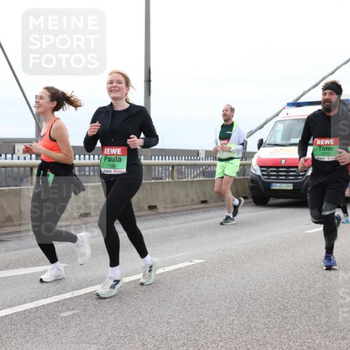 03.10.2025 - Köhlbrandbrückenlauf Lena Gebhardt http://msf.ph/oto/9203290 03.10.2025 15:52:28 Position 2 7188, 4249, 7777 meine-sportfotos.de