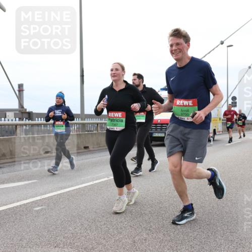 03.10.2025 - Köhlbrandbrückenlauf Lena Gebhardt http://msf.ph/oto/9203306 03.10.2025 15:52:31 Position 2 7367, 4249, 9700 meine-sportfotos.de