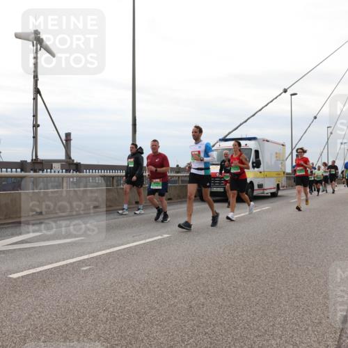 03.10.2025 - Köhlbrandbrückenlauf Lena Gebhardt http://msf.ph/oto/9203309 03.10.2025 15:52:35 Position 2 4249 meine-sportfotos.de