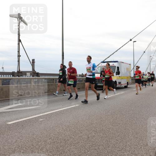 03.10.2025 - Köhlbrandbrückenlauf Lena Gebhardt http://msf.ph/oto/9203310 03.10.2025 15:52:35 Position 2 4249 meine-sportfotos.de