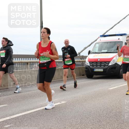 03.10.2025 - Köhlbrandbrückenlauf Lena Gebhardt http://msf.ph/oto/9203315 03.10.2025 15:52:36 Position 2 7872, 4249, 9425 meine-sportfotos.de