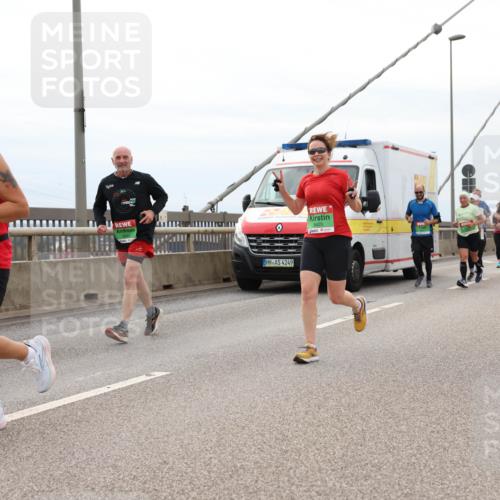 03.10.2025 - Köhlbrandbrückenlauf Lena Gebhardt http://msf.ph/oto/9203316 03.10.2025 15:52:36 Position 2 7872, 4249, 9425 meine-sportfotos.de