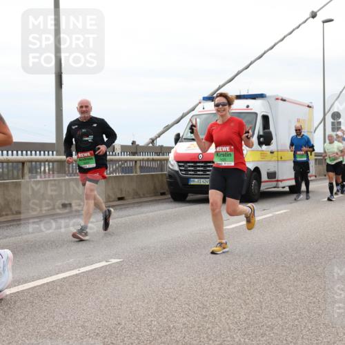 03.10.2025 - Köhlbrandbrückenlauf Lena Gebhardt http://msf.ph/oto/9203317 03.10.2025 15:52:36 Position 2 7872, 4249, 9425 meine-sportfotos.de