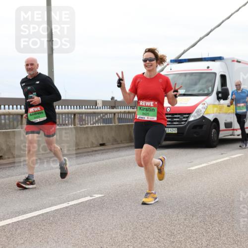 03.10.2025 - Köhlbrandbrückenlauf Lena Gebhardt http://msf.ph/oto/9203319 03.10.2025 15:52:37 Position 2 9424, 9425, 4249 meine-sportfotos.de