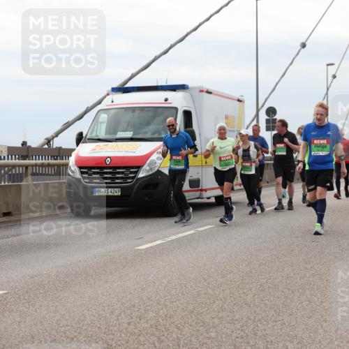 03.10.2025 - Köhlbrandbrückenlauf Lena Gebhardt http://msf.ph/oto/9203321 03.10.2025 15:52:37 Position 2 25, 42, 85, 4, 4249 meine-sportfotos.de