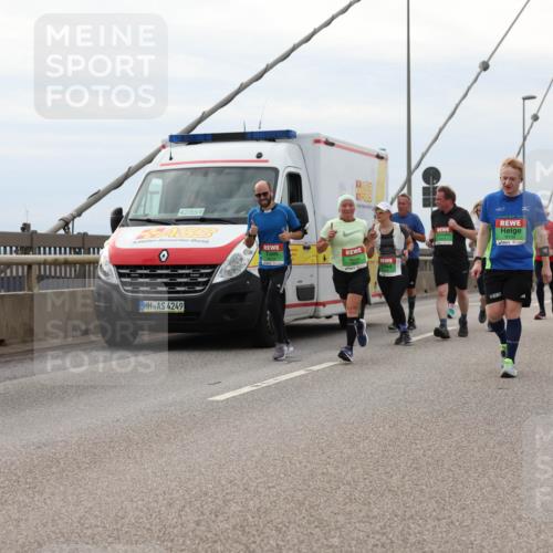 03.10.2025 - Köhlbrandbrückenlauf Lena Gebhardt http://msf.ph/oto/9203322 03.10.2025 15:52:37 Position 2 4, 42, 85, 4, 4249, 9134 meine-sportfotos.de
