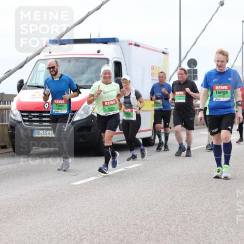 03.10.2025 - Köhlbrandbrückenlauf Lena Gebhardt http://msf.ph/oto/9203323 03.10.2025 15:52:38 Position 2 42, 8419, 9682, 7977, 2018, 9134 meine-sportfotos.de