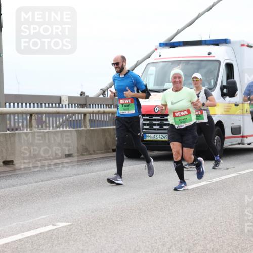 03.10.2025 - Köhlbrandbrückenlauf Lena Gebhardt http://msf.ph/oto/9203326 03.10.2025 15:52:39 Position 2 8419, 42, 8, 4249, 9682, 7977 meine-sportfotos.de