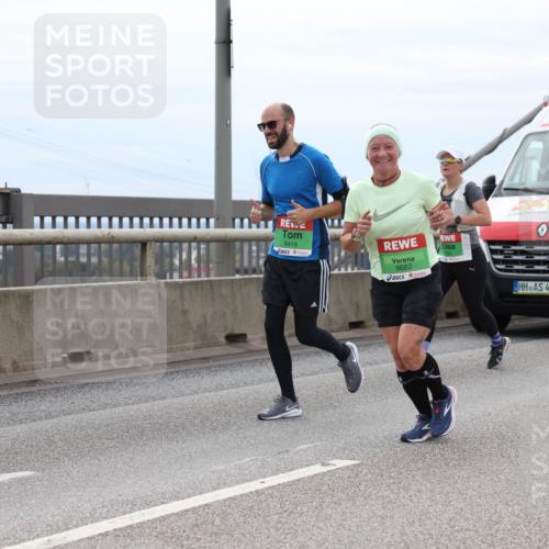 03.10.2025 - Köhlbrandbrückenlauf Lena Gebhardt http://msf.ph/oto/9203330 03.10.2025 15:52:39 Position 2 8419, 9682, 4249, 42, 85 meine-sportfotos.de