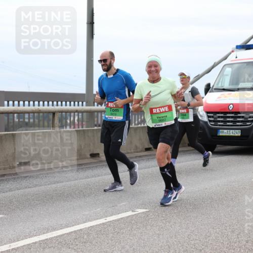 03.10.2025 - Köhlbrandbrückenlauf Lena Gebhardt http://msf.ph/oto/9203331 03.10.2025 15:52:39 Position 2 8419, 9682, 4249, 42, 854 meine-sportfotos.de
