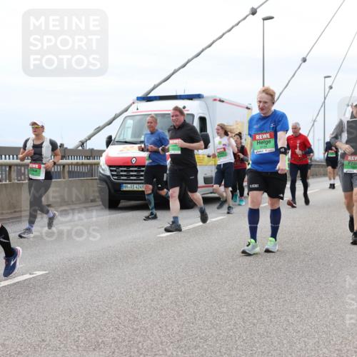 03.10.2025 - Köhlbrandbrückenlauf Lena Gebhardt http://msf.ph/oto/9203333 03.10.2025 15:52:40 Position 2 8419, 9682, 4249, 9134, 7689 meine-sportfotos.de