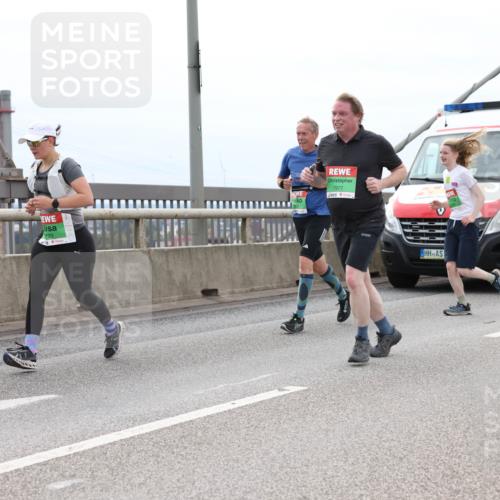 03.10.2025 - Köhlbrandbrückenlauf Lena Gebhardt http://msf.ph/oto/9203336 03.10.2025 15:52:41 Position 2 733, 7977, 9134 meine-sportfotos.de