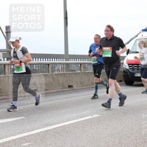 03.10.2025 - Köhlbrandbrückenlauf Lena Gebhardt http://msf.ph/oto/9203337 03.10.2025 15:52:41 Position 2 7733, 7977 meine-sportfotos.de