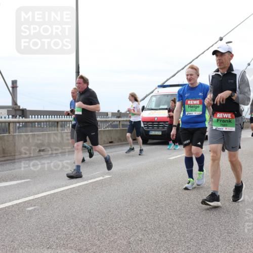 03.10.2025 - Köhlbrandbrückenlauf Lena Gebhardt http://msf.ph/oto/9203341 03.10.2025 15:52:41 Position 2 4249, 9134, 7689 meine-sportfotos.de
