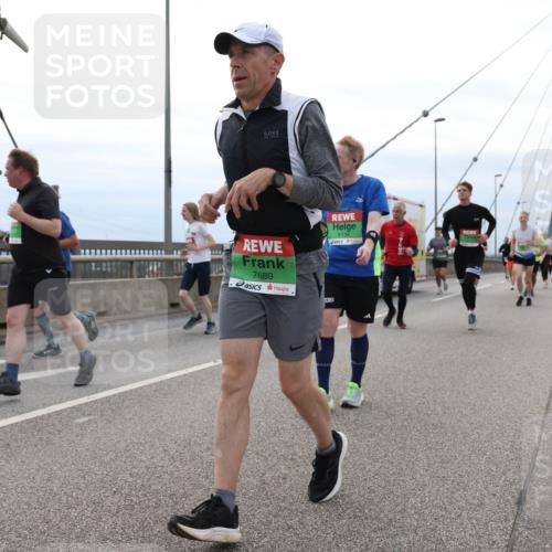 03.10.2025 - Köhlbrandbrückenlauf Lena Gebhardt http://msf.ph/oto/9203345 03.10.2025 15:52:42 Position 2 7689, 9134 meine-sportfotos.de