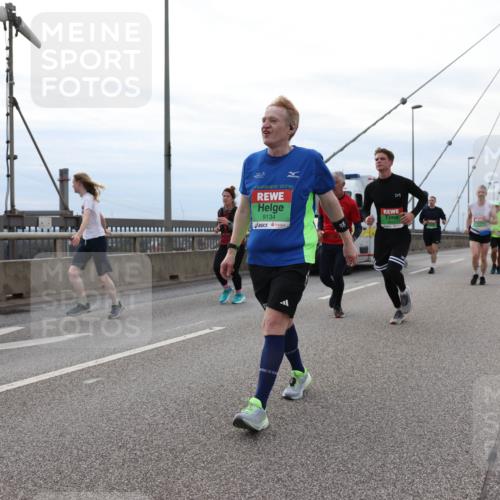 03.10.2025 - Köhlbrandbrückenlauf Lena Gebhardt http://msf.ph/oto/9203349 03.10.2025 15:52:43 Position 2 2016, 9134 meine-sportfotos.de