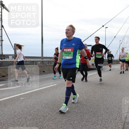 03.10.2025 - Köhlbrandbrückenlauf Lena Gebhardt http://msf.ph/oto/9203350 03.10.2025 15:52:43 Position 2 9134 meine-sportfotos.de
