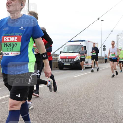 03.10.2025 - Köhlbrandbrückenlauf Lena Gebhardt http://msf.ph/oto/9203351 03.10.2025 15:52:44 Position 2 2016, 9134 meine-sportfotos.de