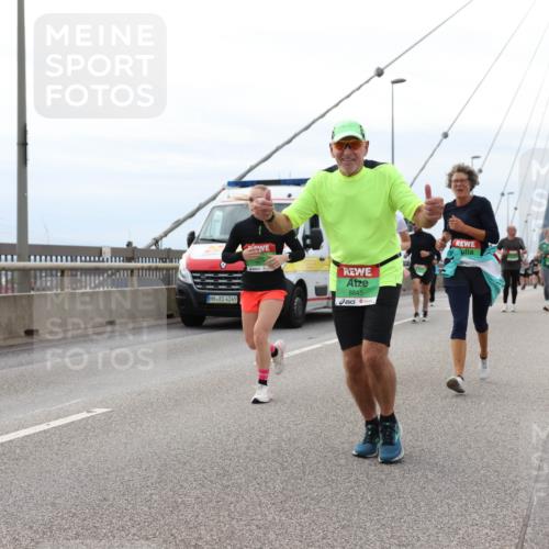 03.10.2025 - Köhlbrandbrückenlauf Lena Gebhardt http://msf.ph/oto/9203360 03.10.2025 15:52:47 Position 2 4249, 8845 meine-sportfotos.de