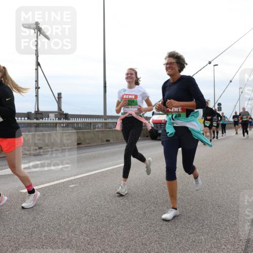 03.10.2025 - Köhlbrandbrückenlauf Lena Gebhardt http://msf.ph/oto/9203371 03.10.2025 15:52:48 Position 2  meine-sportfotos.de