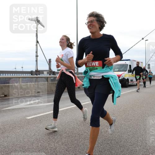 03.10.2025 - Köhlbrandbrückenlauf Lena Gebhardt http://msf.ph/oto/9203373 03.10.2025 15:52:49 Position 2  meine-sportfotos.de