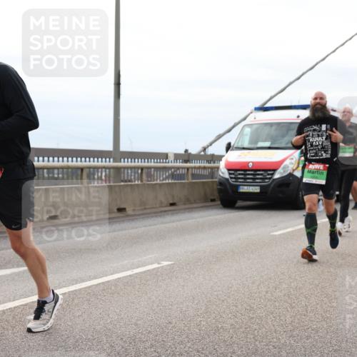 03.10.2025 - Köhlbrandbrückenlauf Lena Gebhardt http://msf.ph/oto/9203374 03.10.2025 15:52:51 Position 2 9050, 4249 meine-sportfotos.de