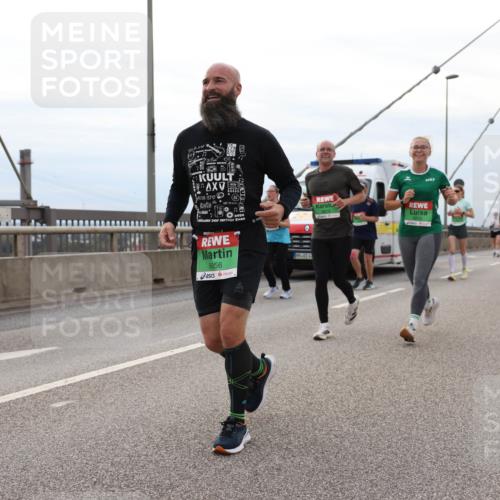 03.10.2025 - Köhlbrandbrückenlauf Lena Gebhardt http://msf.ph/oto/9203380 03.10.2025 15:52:52 Position 2 9056 meine-sportfotos.de