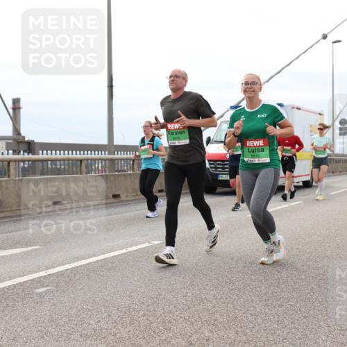 03.10.2025 - Köhlbrandbrückenlauf Lena Gebhardt http://msf.ph/oto/9203382 03.10.2025 15:52:53 Position 2 8816, 7, 8815 meine-sportfotos.de