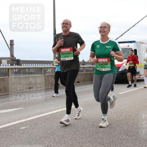 03.10.2025 - Köhlbrandbrückenlauf Lena Gebhardt http://msf.ph/oto/9203383 03.10.2025 15:52:53 Position 2 8816, 7, 8815 meine-sportfotos.de