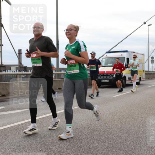 03.10.2025 - Köhlbrandbrückenlauf Lena Gebhardt http://msf.ph/oto/9203384 03.10.2025 15:52:53 Position 2 8816, 8815, 4249 meine-sportfotos.de