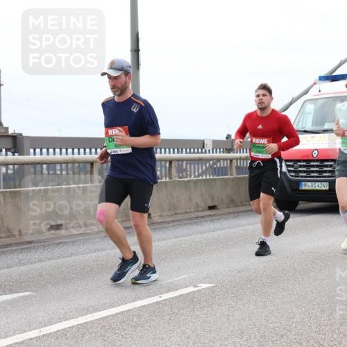 03.10.2025 - Köhlbrandbrückenlauf Lena Gebhardt http://msf.ph/oto/9203387 03.10.2025 15:52:54 Position 2 4249, 7604 meine-sportfotos.de