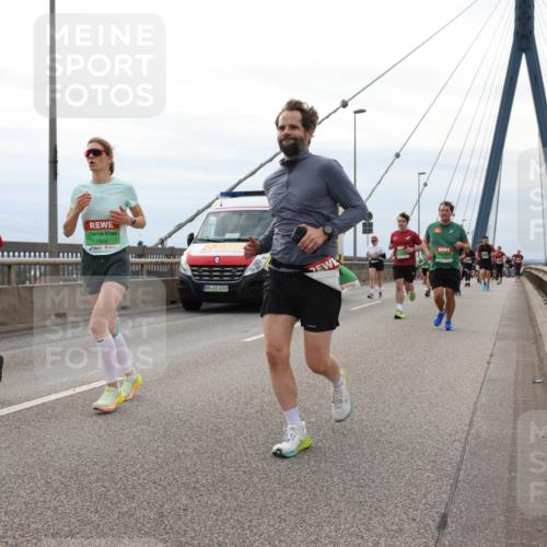 03.10.2025 - Köhlbrandbrückenlauf Lena Gebhardt http://msf.ph/oto/9203392 03.10.2025 15:52:56 Position 2 7604, 88, 4249 meine-sportfotos.de