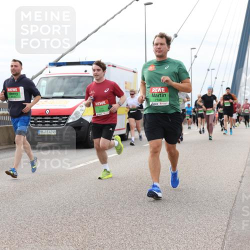 03.10.2025 - Köhlbrandbrückenlauf Lena Gebhardt http://msf.ph/oto/9203401 03.10.2025 15:52:57 Position 2 2, 854, 4249, 9724, 7748 meine-sportfotos.de