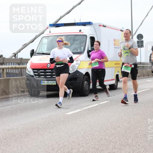 03.10.2025 - Köhlbrandbrückenlauf Lena Gebhardt http://msf.ph/oto/9203407 03.10.2025 15:52:59 Position 2 4249, 7243 meine-sportfotos.de